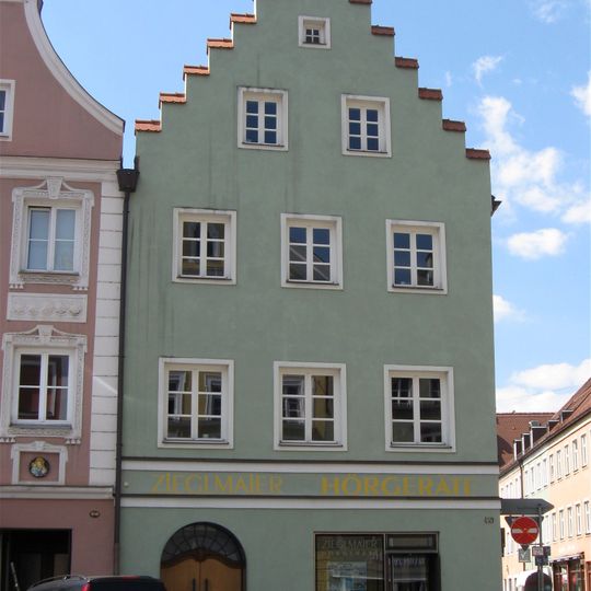 Wohn- und Geschäftshaus