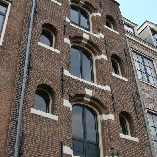 Pakhuis met puntgevel