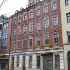 Mietshaus in ehemals offener Bebauung An der Markthalle 4