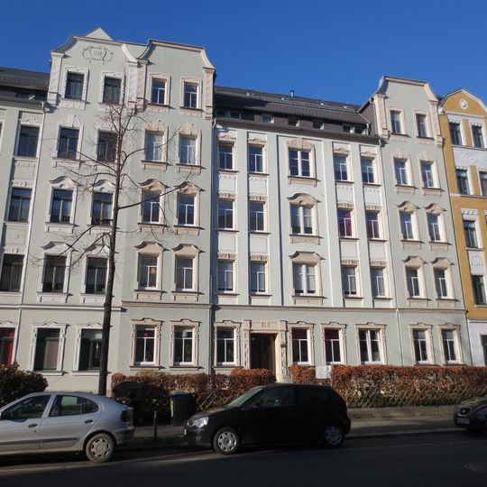 Mietshaus in geschlossener Bebauung mit Vorgarten Zeißstraße 13