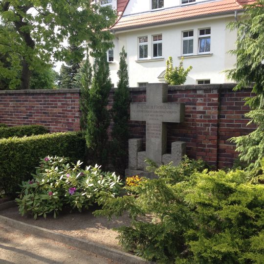 Gedenkkreuz Friedrich Froboeß Forstweg 43, Friedhof