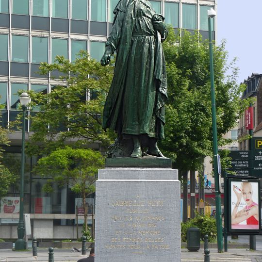 Monument à Gabrielle Petit