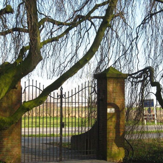 Algemene Begraafplaats: vaste brug met toegangshek