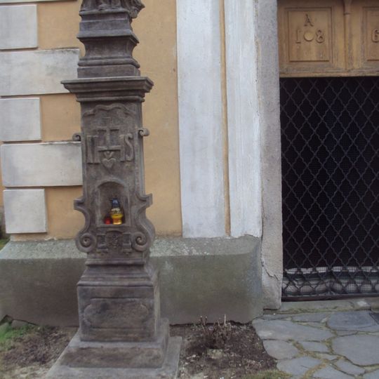 Sloup se sousoším Piety v Kravařích