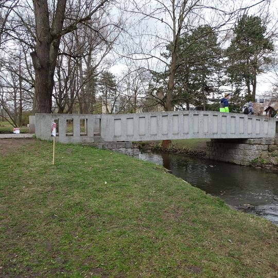 Lávka přes Klenici u dětského hřiště v parku Štěpánka