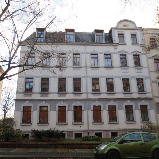 Mietshaus in halboffener Bebauung mit Vorgarten Wilhelm-Weber-Straße 3