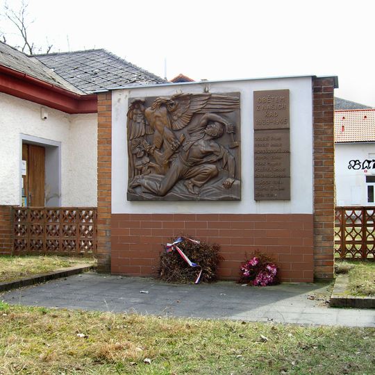 Pomník obětem v Horní Bříze v Tovární ulici