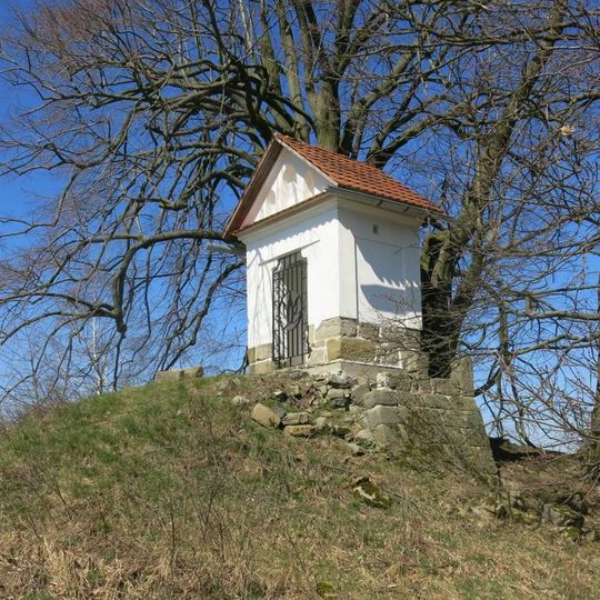 Schröterova kaple na vrchu východně od Brniště