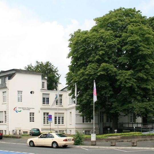 Adenauerallee 212–214