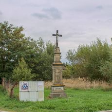 Kříž v Hlušovicích na ulici Akátová