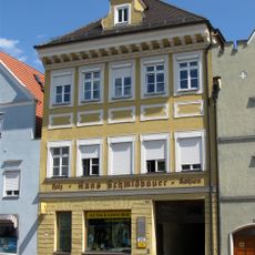 Wohn- und Geschäftshaus