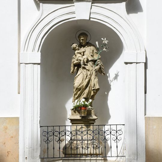 Statue in niche of church in Lechovice
