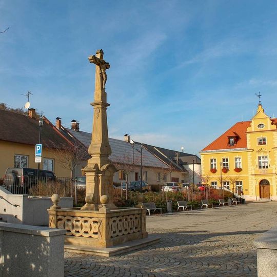 Kříž v Bouzově pod hradem