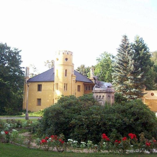 Socha jelena u zámku Nečtiny