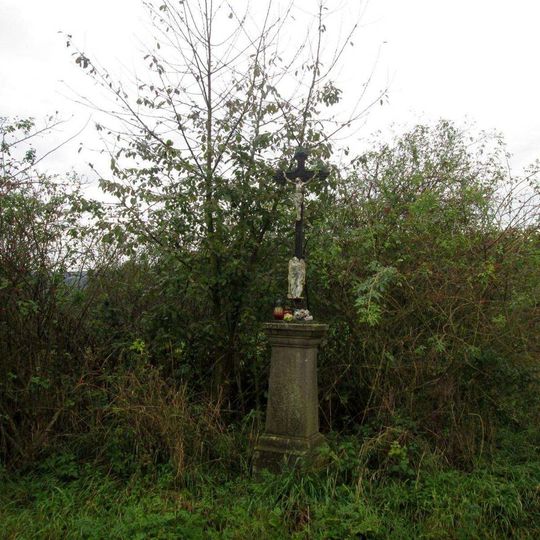 Kříž východně od Strážiště u rozcestí