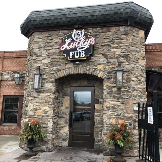 Lucky's 13 Pub