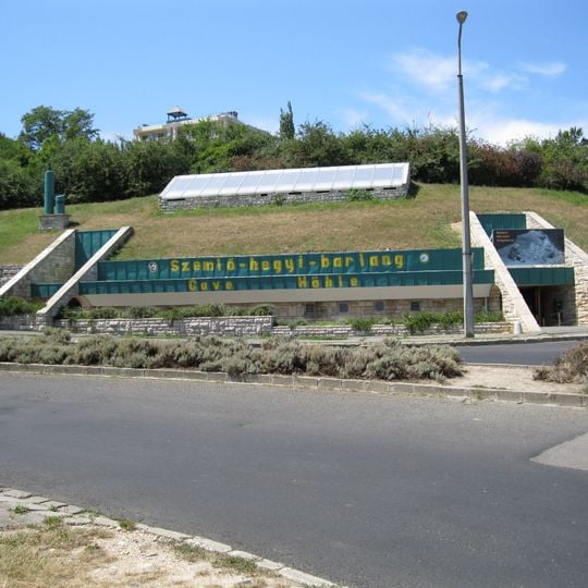 Szemlő-hegy Cave