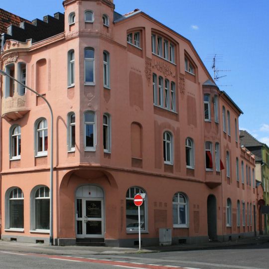 Hermann-Löns-Straße 1