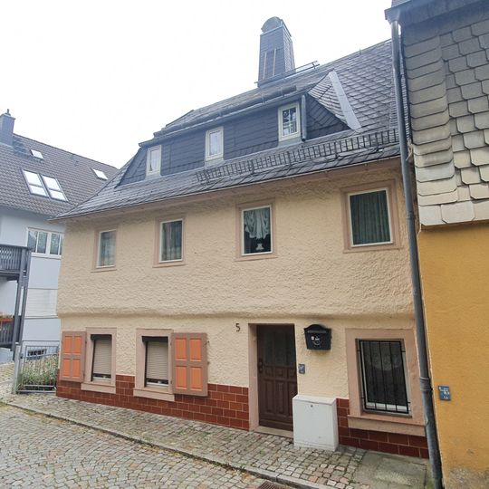 Wohnhaus in halboffener Bebauung Untere Mühlenstraße 5