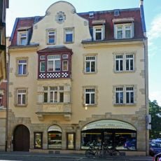 Mietshaus in offener Bebauung mit Hofdurchfahrt Röderstraße 6