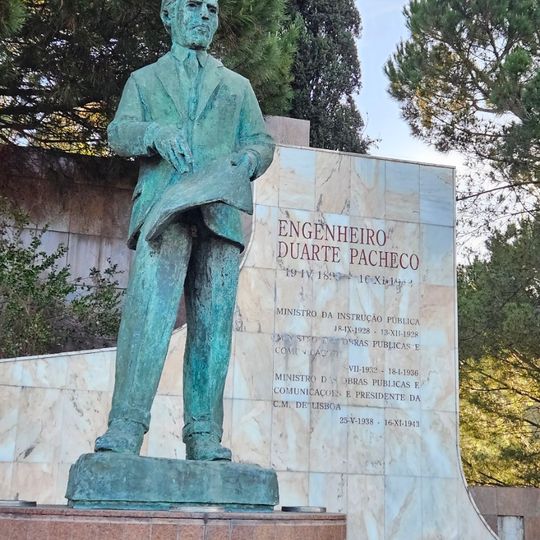 Monumento a Duarte Pacheco