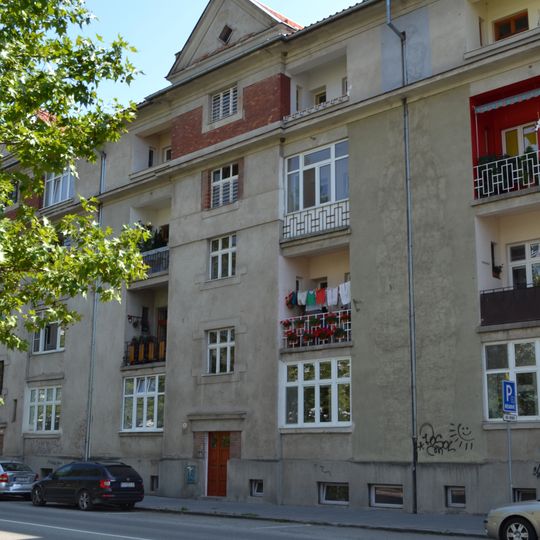 Malá Praha, železničiarske domy, dom bytový-sekcia XI.