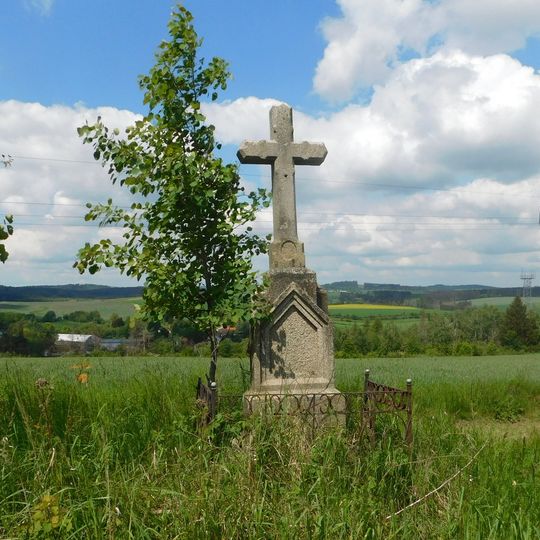 Kříž u polní cesty jihozápadně od Cerkvičky
