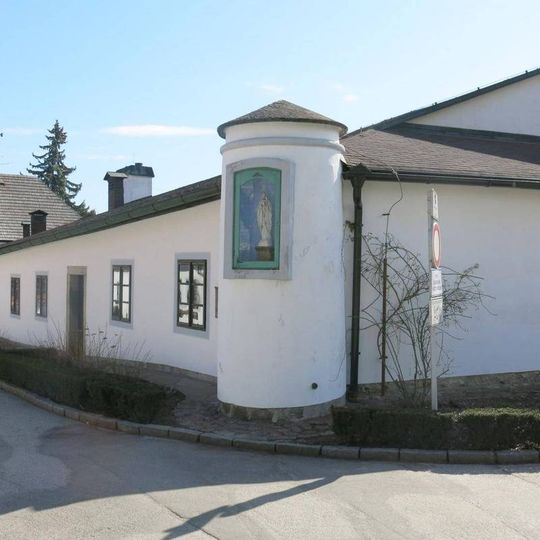 Kaplička v nároží oranžerie