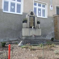 Pomník padlým ve Chválenicích