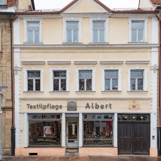 Wohn- und Geschäftshaus