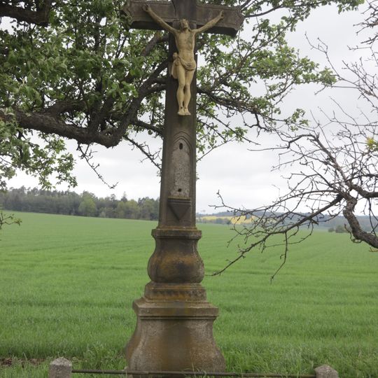 Kříž jižně od Lovčovic