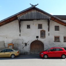 Durchfahrtshof Praxles, Fiss