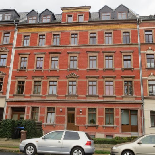 Mietshaus in geschlossener Bebauung mit Vorgarten Ottostraße 6