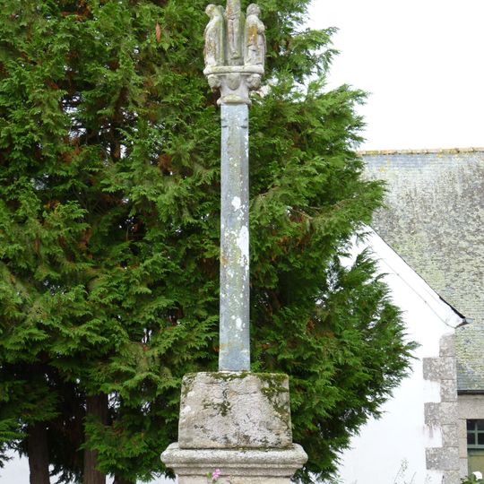 Croix de l'église d'Hémonstoir