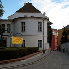 Dom, ob. prywatna szkoła wyższa