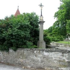 Kříž před kostelem v Chanovicích