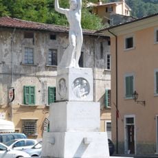 Monumento ai Caduti (Seravezza)