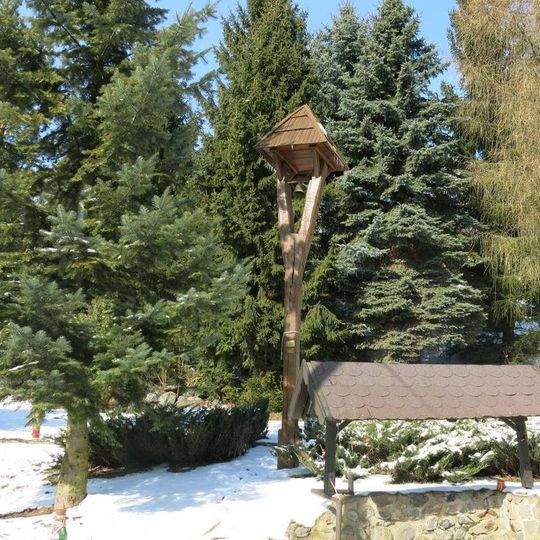 Zvonička na návsi ve Lbíně