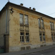 Gymnázium, dom bytový