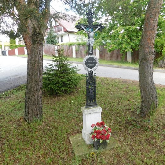 Kříž na rozcestí v severozápadní části Vílance