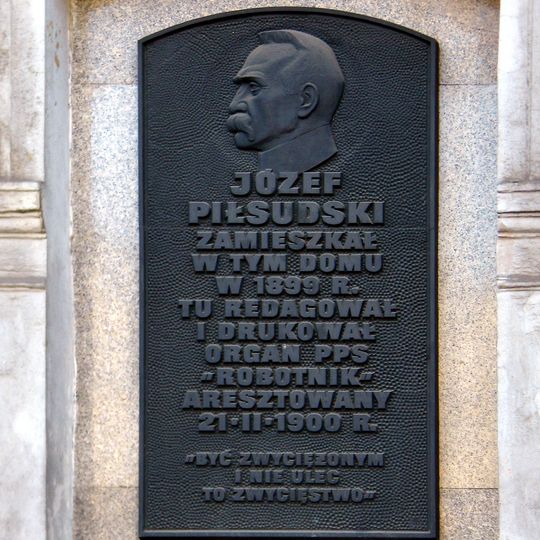 Tablica pamiątkowa poświęcona Józefowi Piłsudskiemu przy ulicy Wschodniej w Łodzi