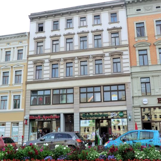 Wohnhaus in geschlossener Bebauung, mit Läden Postplatz 13