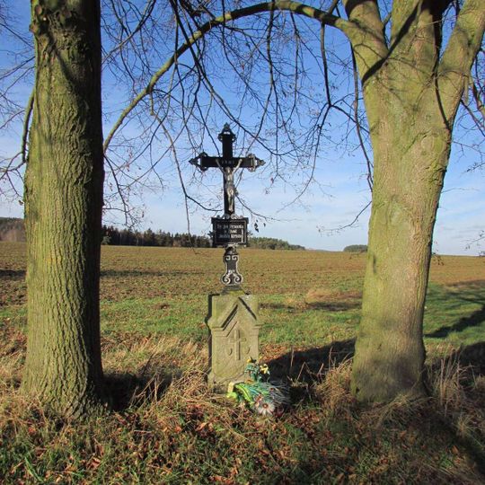 Kříž u silnice mezi Řečicí a rybníkem Kamenná trouba