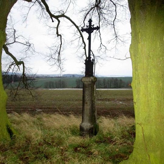 Kříž západně od Kvíčovic