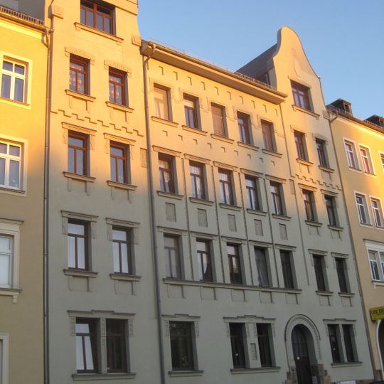 Mietshaus in geschlossener Bebauung Senefelderstraße 5