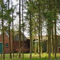 Familiebegraafplaats Uniken, bijschuur bij dienstwoning