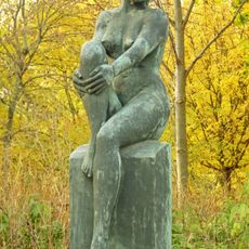 Bianca – sitzendes Mädchen