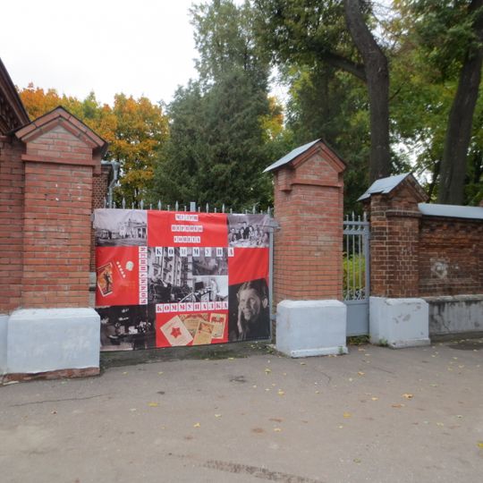 Ограда с воротами