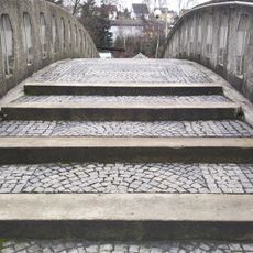 Dvojice železobetonových lávek přes Mži v Tachově