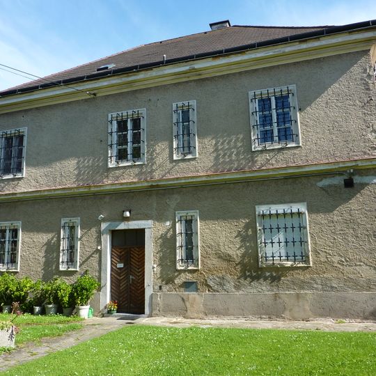 Pfarrhof und Wirtschaftsgebäude